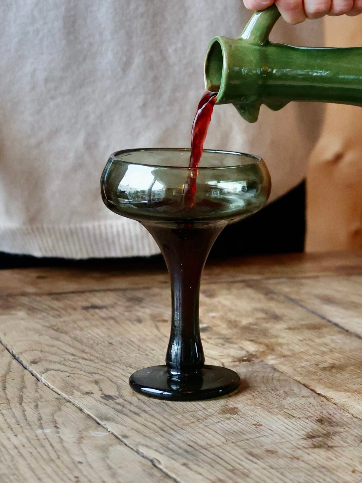 sissi-vert-fumé-drinkware-stem-glasses-mouth-blown-recycled-glass