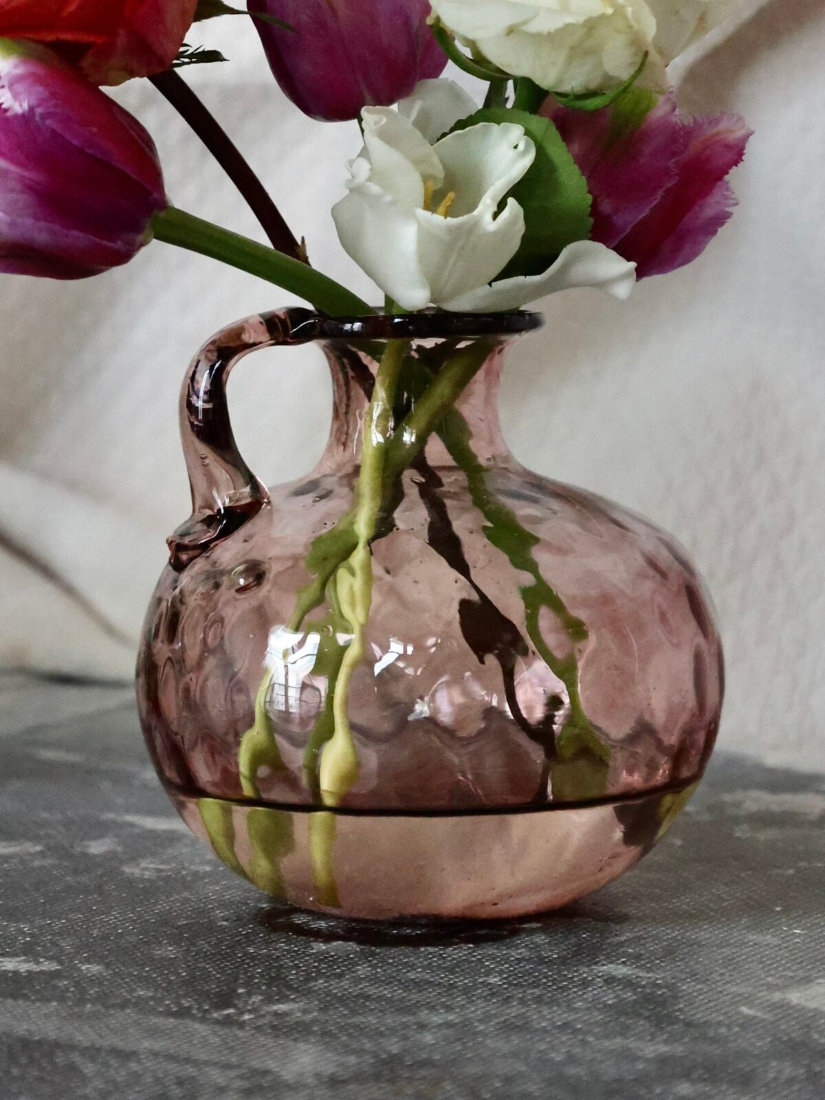 sobek-framboise-vase-carafe-mouth-blown-recycled-glass