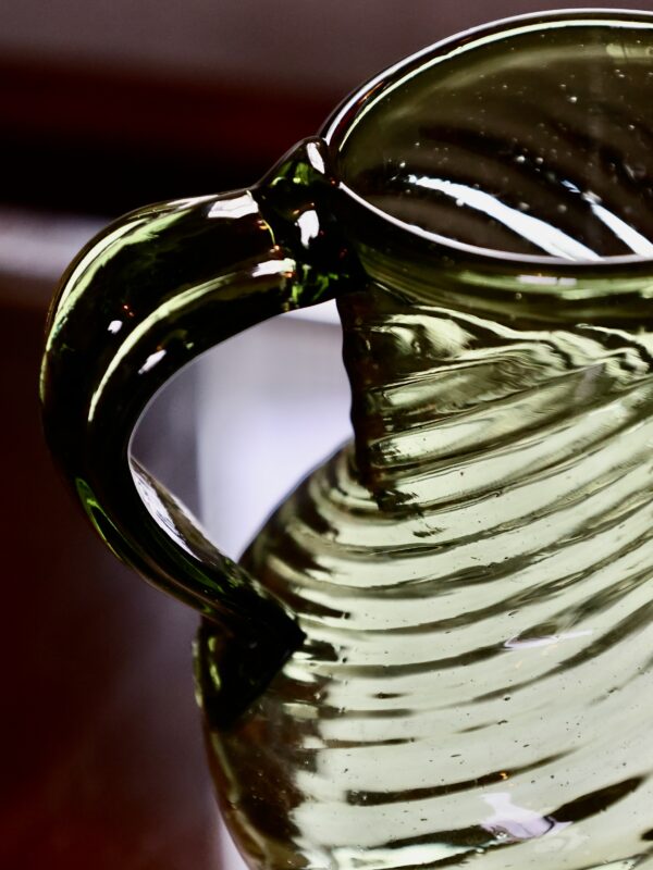 urceus-vert-fumé-vase-carafe-mouth-blown-recycled-glass