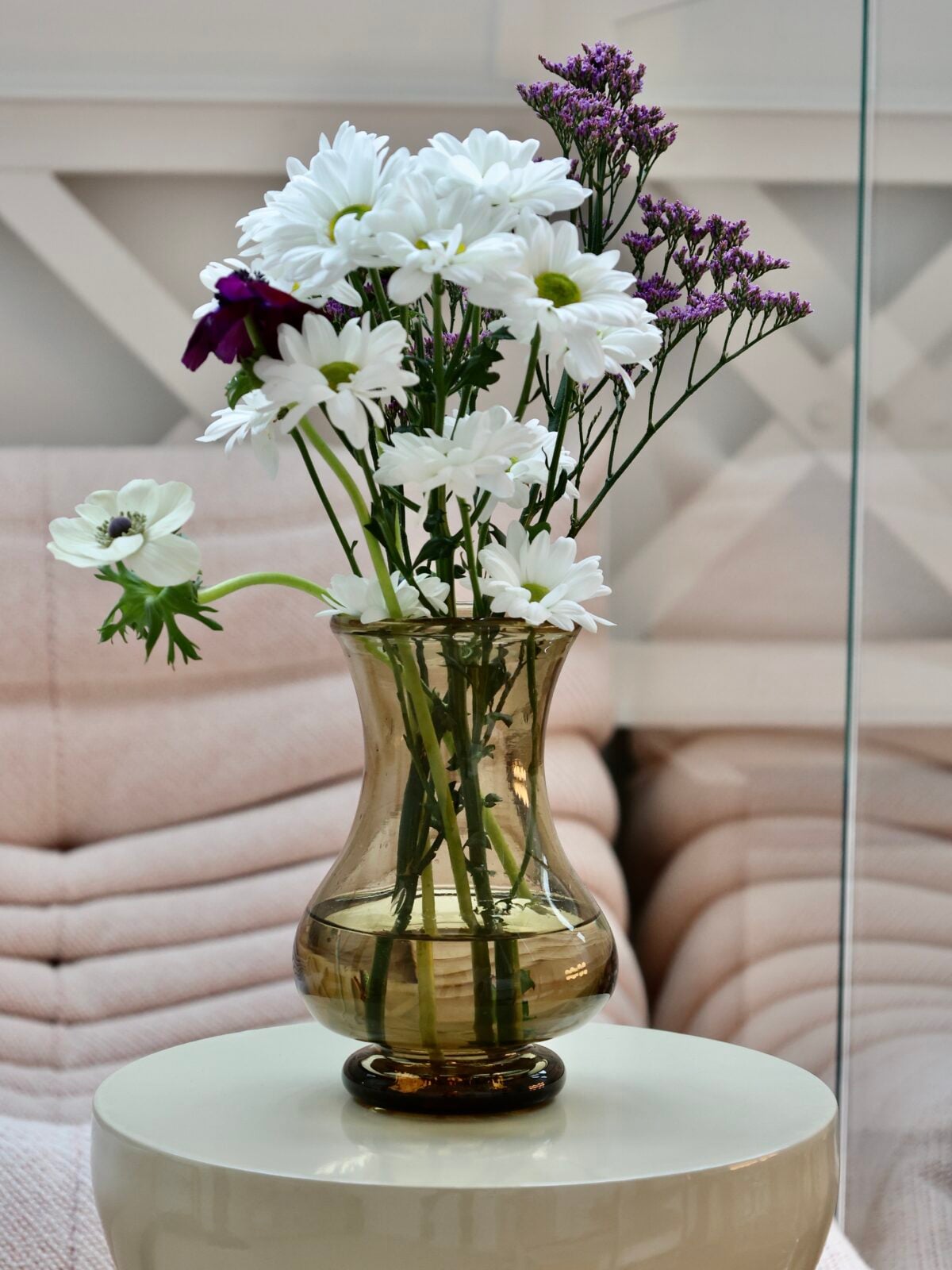 la-soufflerie-pichet-fumé-drinkware-carafes-pichers-decanters-hand-blown-recycled-glass