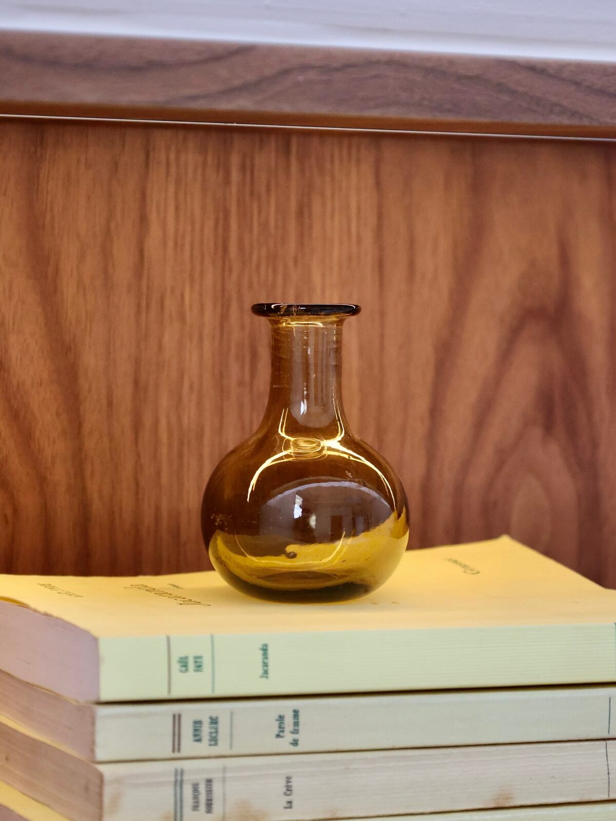 piccola-fume-bud-vase-mouth-blown-recycled-glass