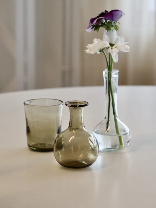 piccola-fume-bud-vase-mouth-blown-recycled-glass