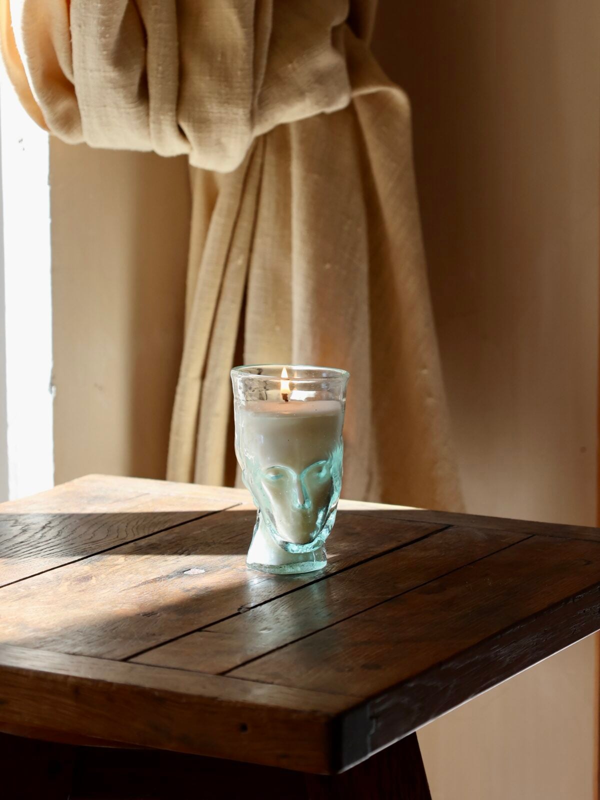 la-soufflerie-the-philosopher-glass-bougie-transparent-candle-head-hand-poured