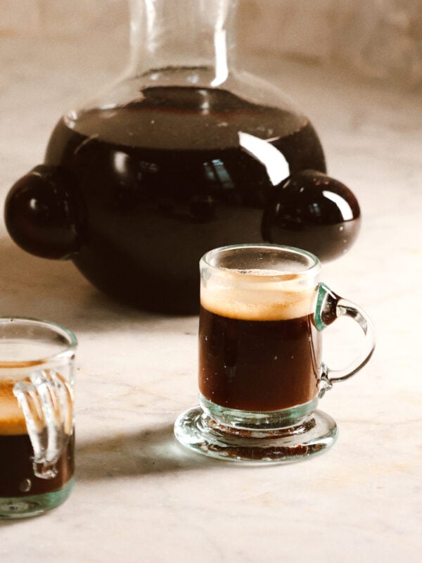 Coffe cup mouth-blown using recycled glass