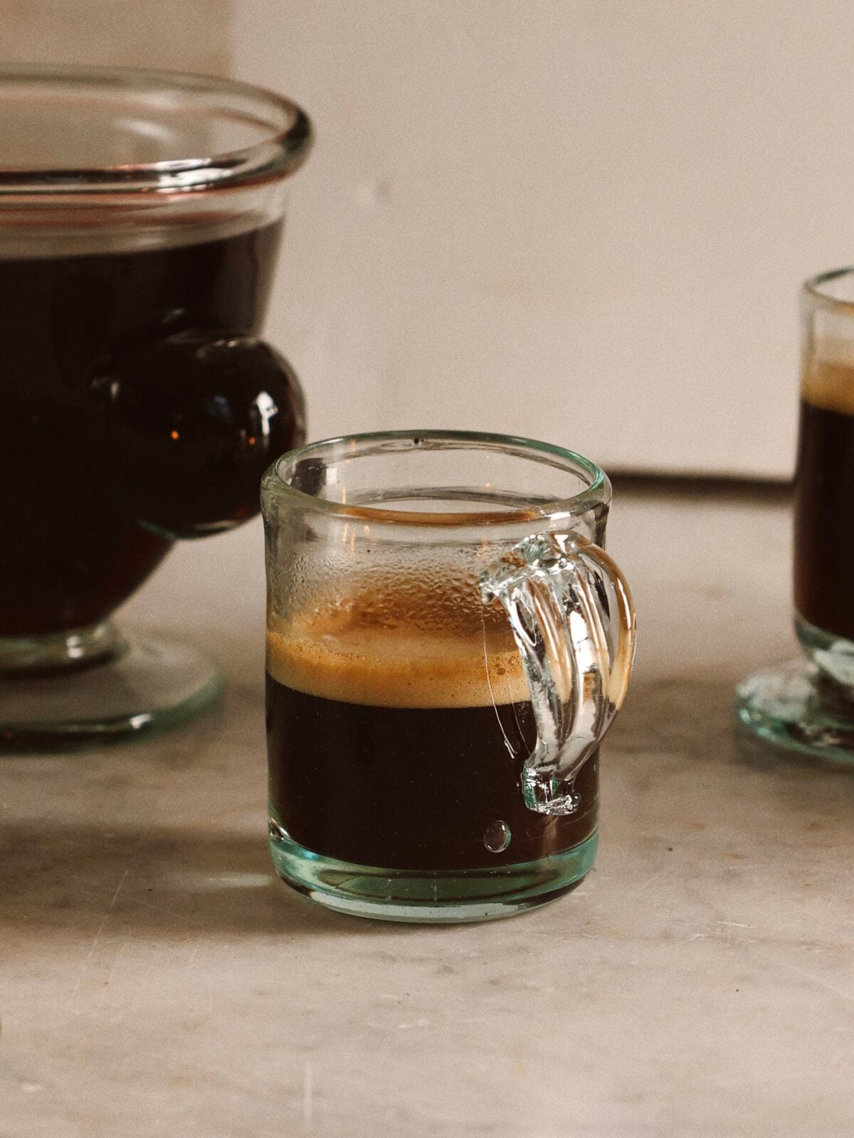 Coffe cup mouth-blown using recycled glass