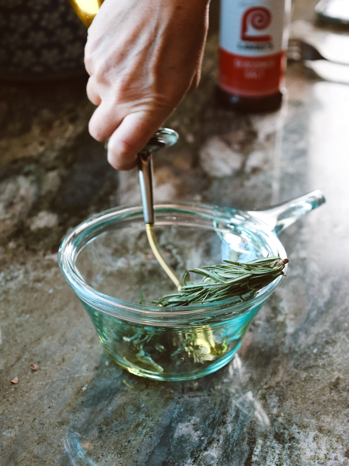 Mouth-blown container using recycled glass