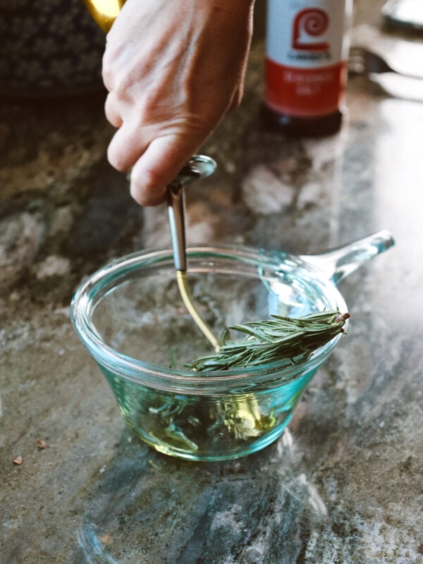 Mouth-blown container using recycled glass